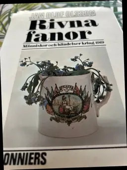 Rivna fanor : människor och händelser kring 1919